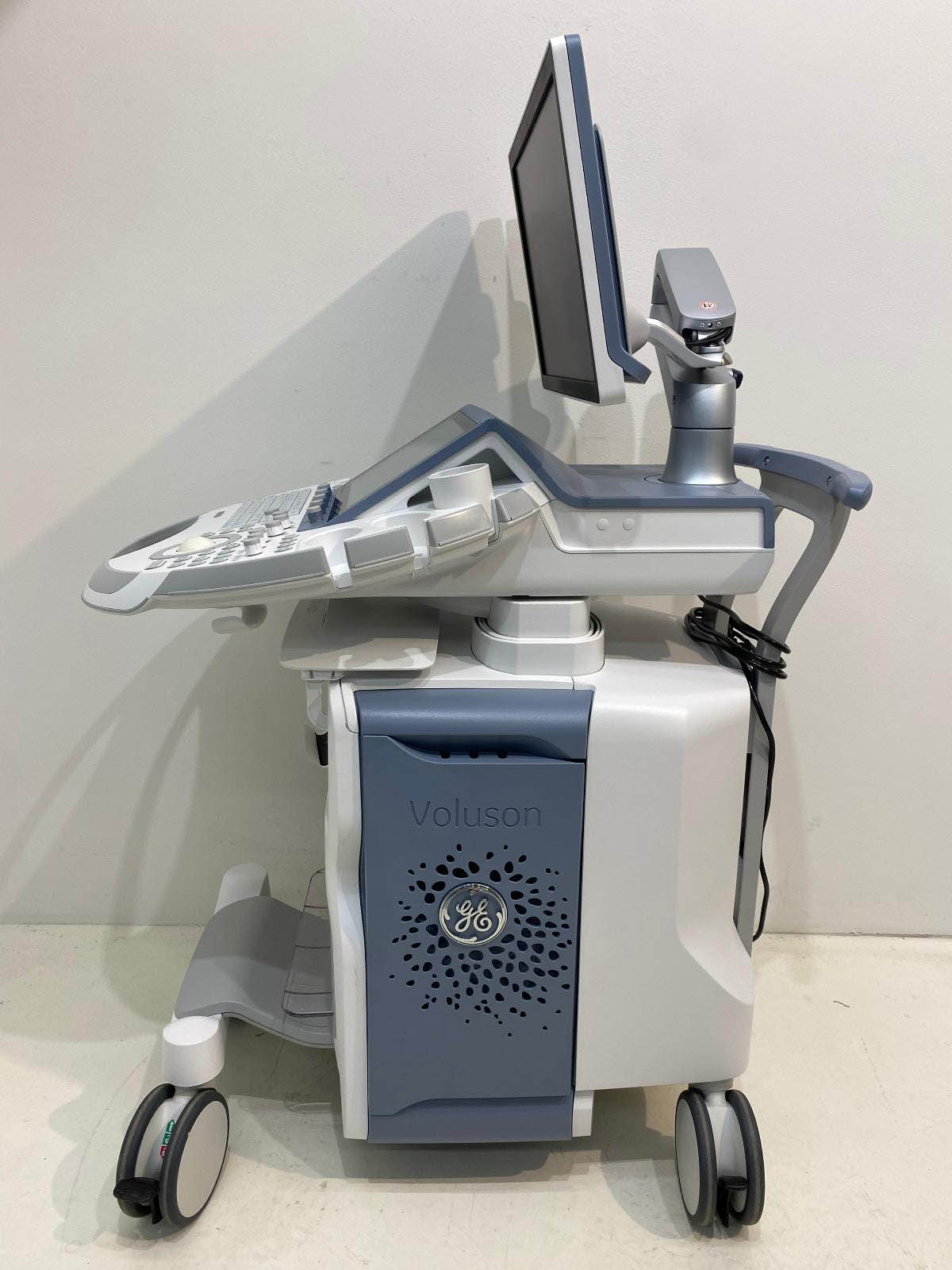 GE Voluson E8 Right View